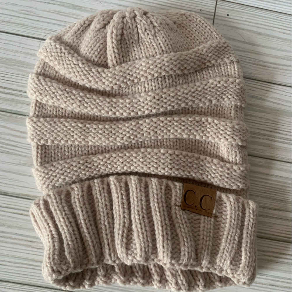 C.C. Beanie knit toboggan like new